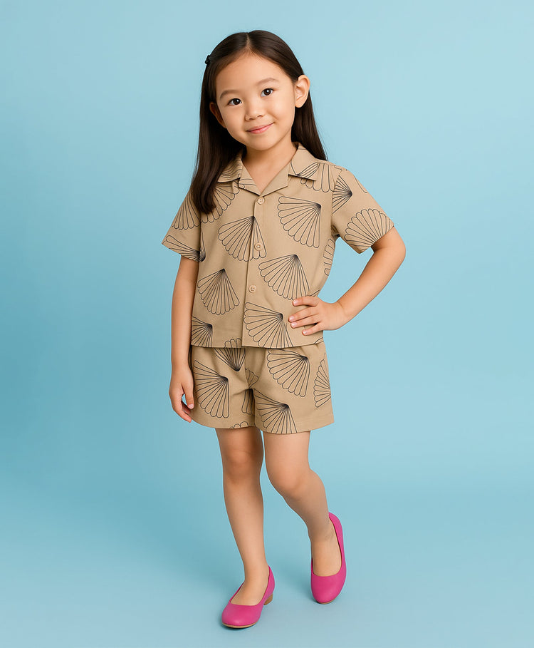 Girls Seashell Print Drop Shoulder Half Sleeves Shirt & Shorts Set